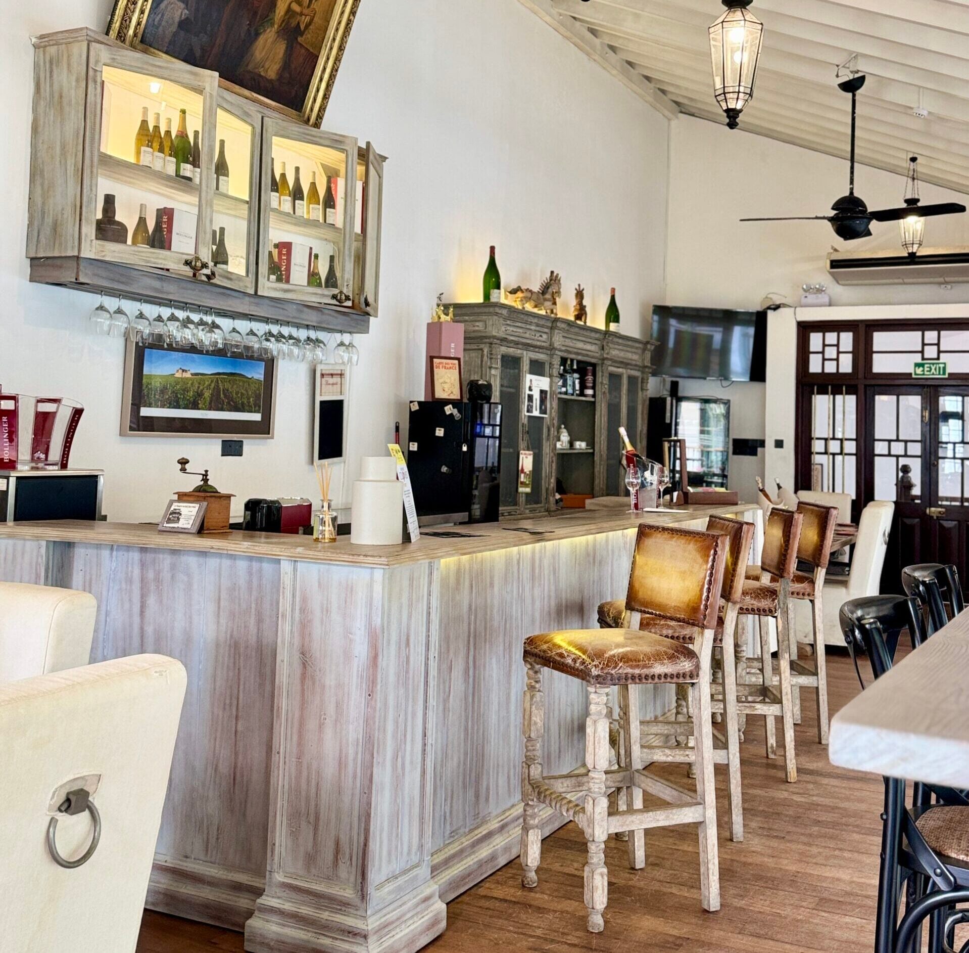 Unforgettable Moments in an Elegant French Setting